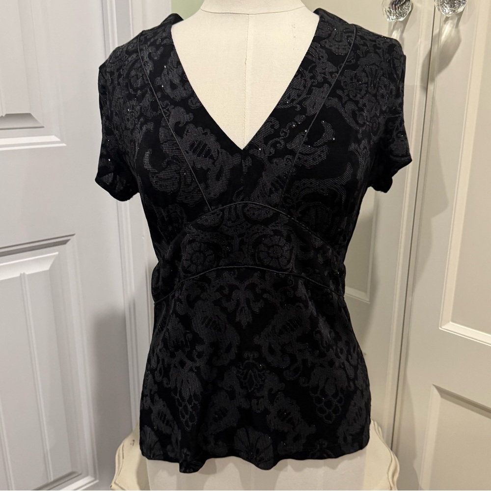Le Chateau Women's Size XL Black Short Sleeve V-Neck Tone on Tone Sparkle Blouse